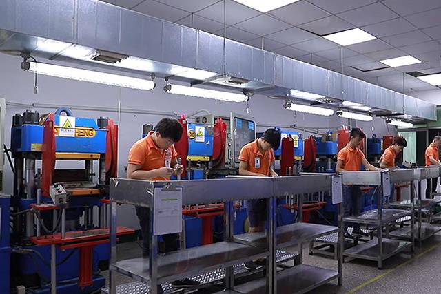 《海原县人民政府》：家门口学手艺，，，，，，稳就业促增收