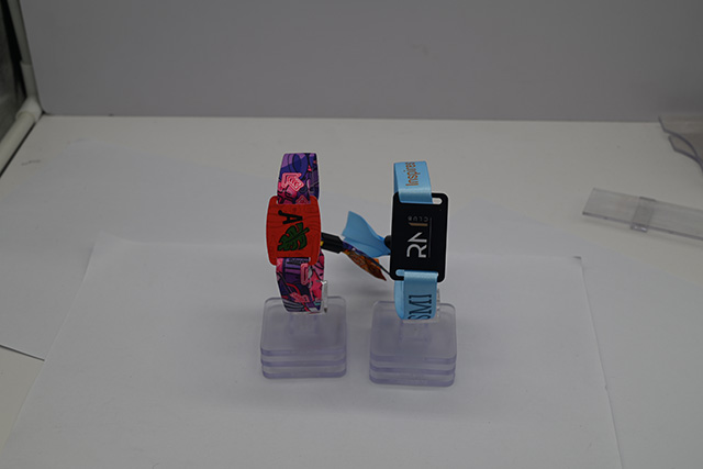 小区门禁卡怎样定制并且授权开门呢？？？？？？？